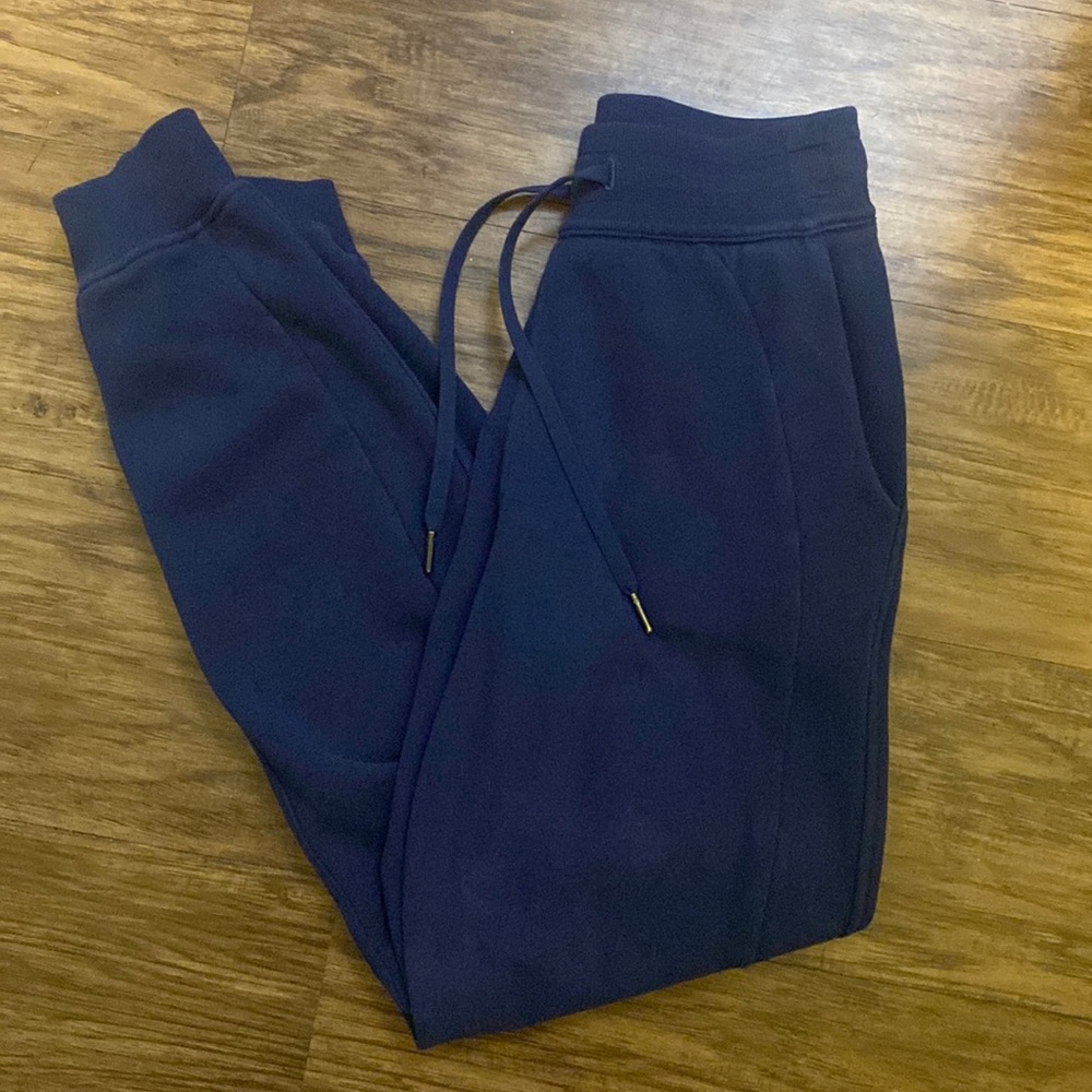 Like new navy blue Lululemon Scuba Joggers!